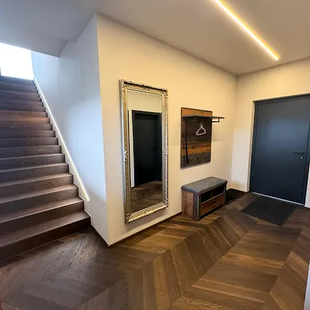 Luxus-penthouse Mit Weitblick Ueber Apartment